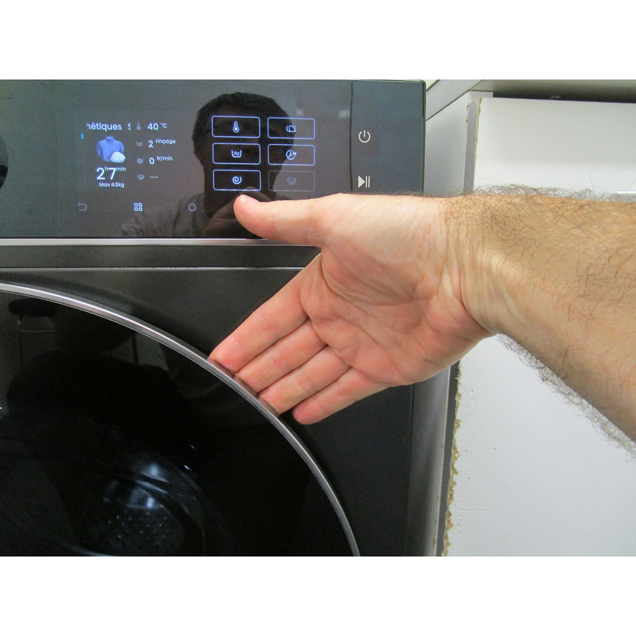 Hisense WF5I9043BBFS - Poignée d'ouverture du hublot