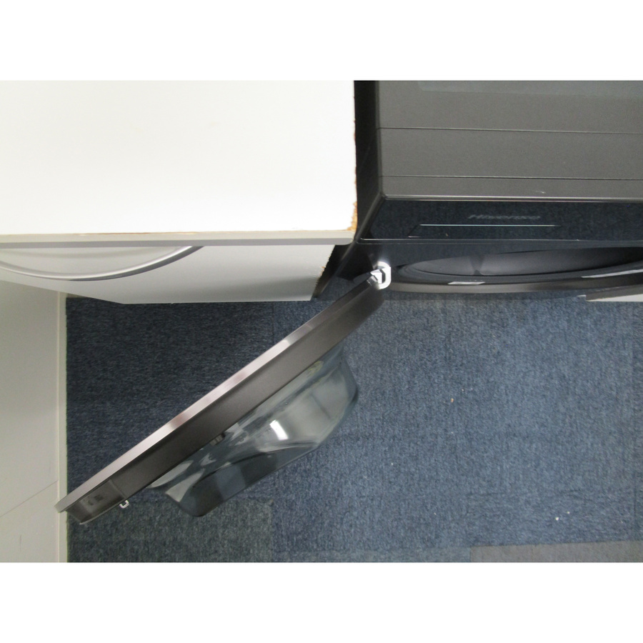 Hisense WF5I9043BBFS - Angle d'ouverture de la porte