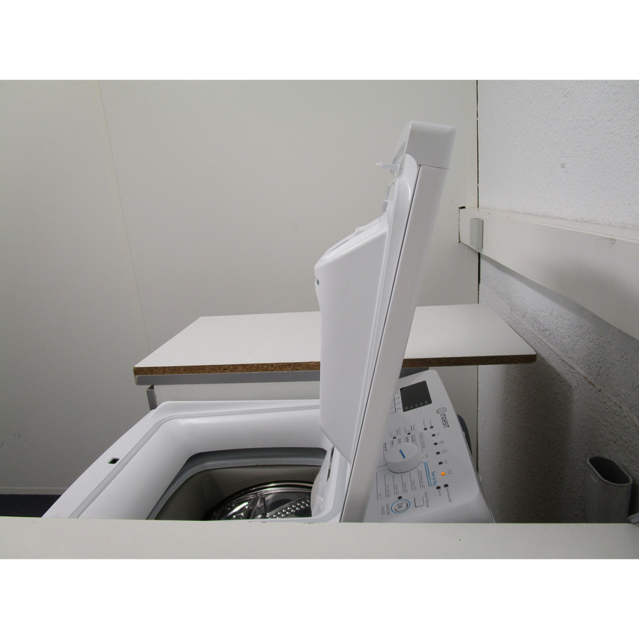 Indesit BTWS50400FR - Angle d'ouverture de la porte