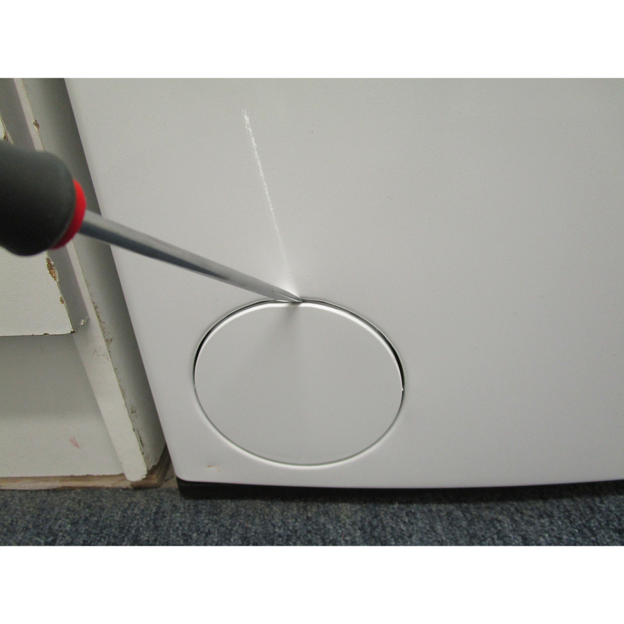 Indesit BTWS50400FR - Outil nécessaire pour accéder au filtre de vidange