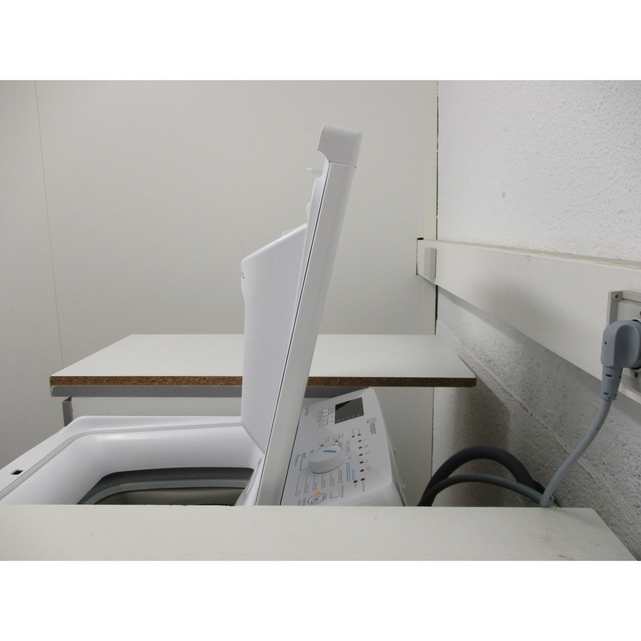 Indesit BTWS60400FR/N - Angle d'ouverture de la porte