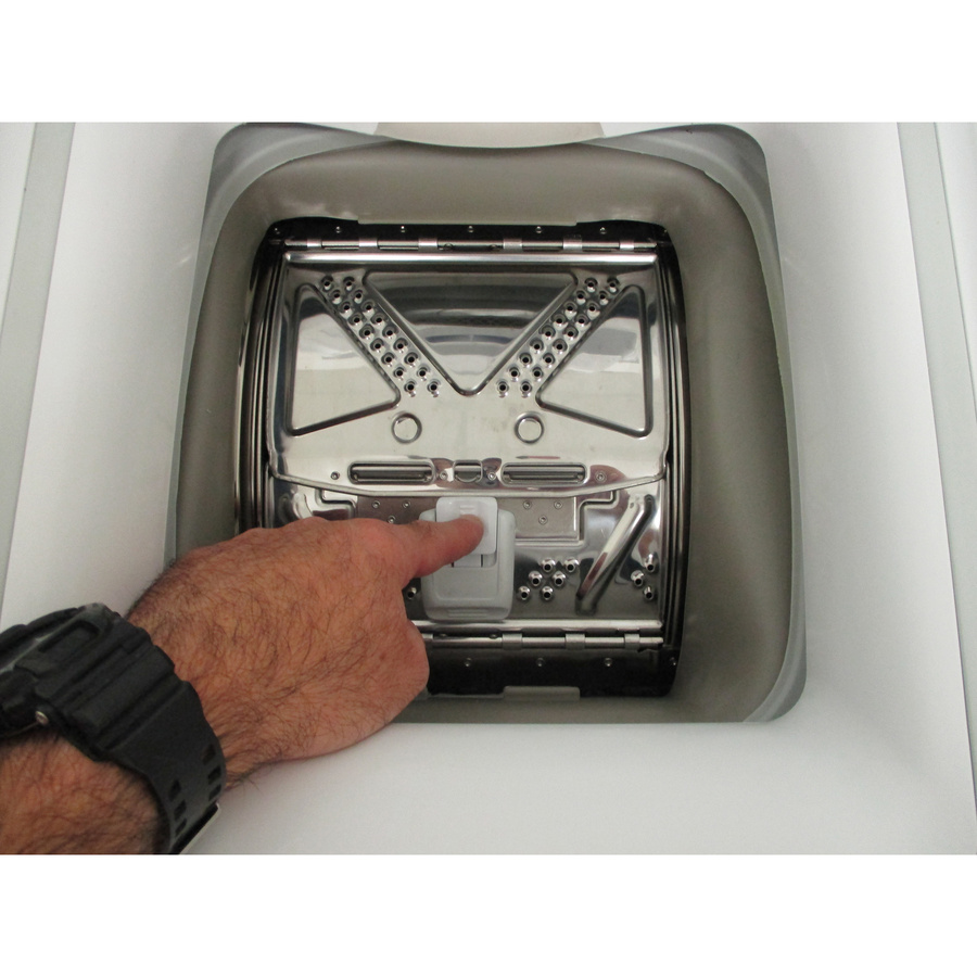 Indesit BTWS60400FR/N - Bouton d'ouverture des portillons