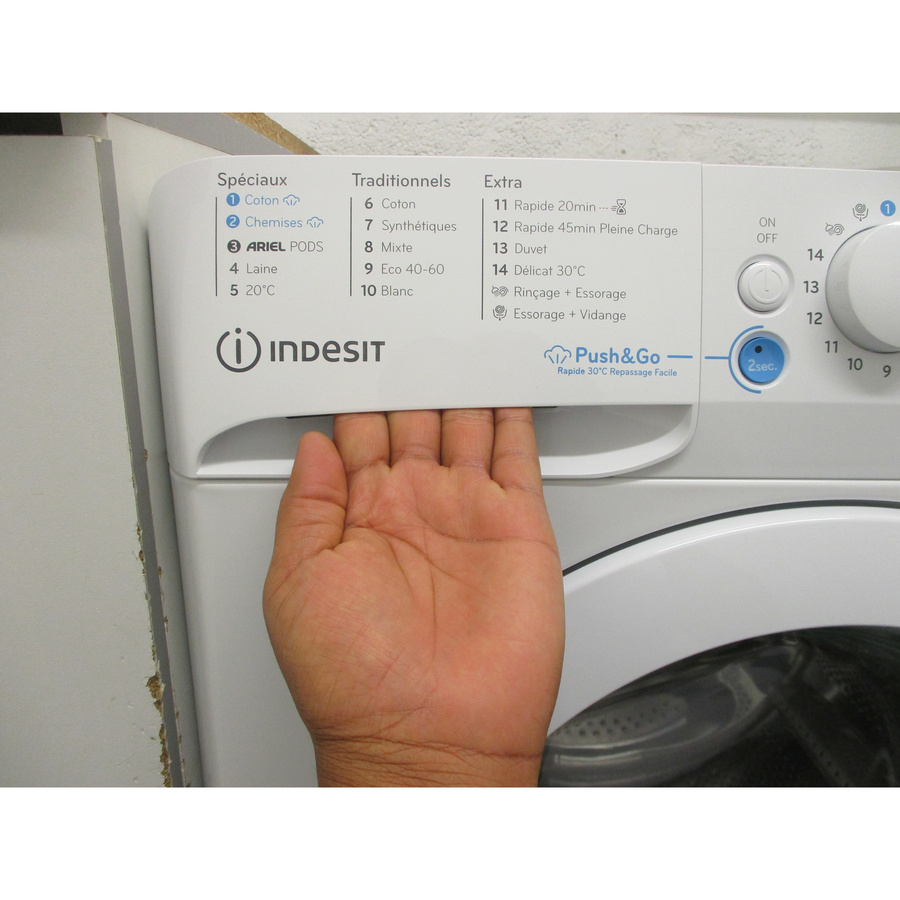 Indesit BWE81496XWVFR - Ouverture du tiroir à détergents