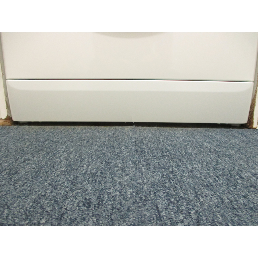Indesit BWE81496XWVFR - Plinthe masquant le filtre de vidange