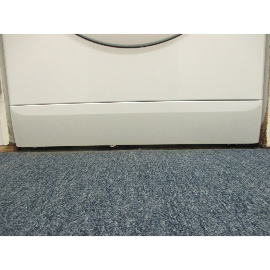 Indesit MTWA71296WFR - Plinthe masquant le filtre de vidange