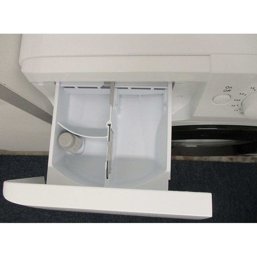 Indesit MTWED91483WKFR - Plinthe masquant le filtre de vidange