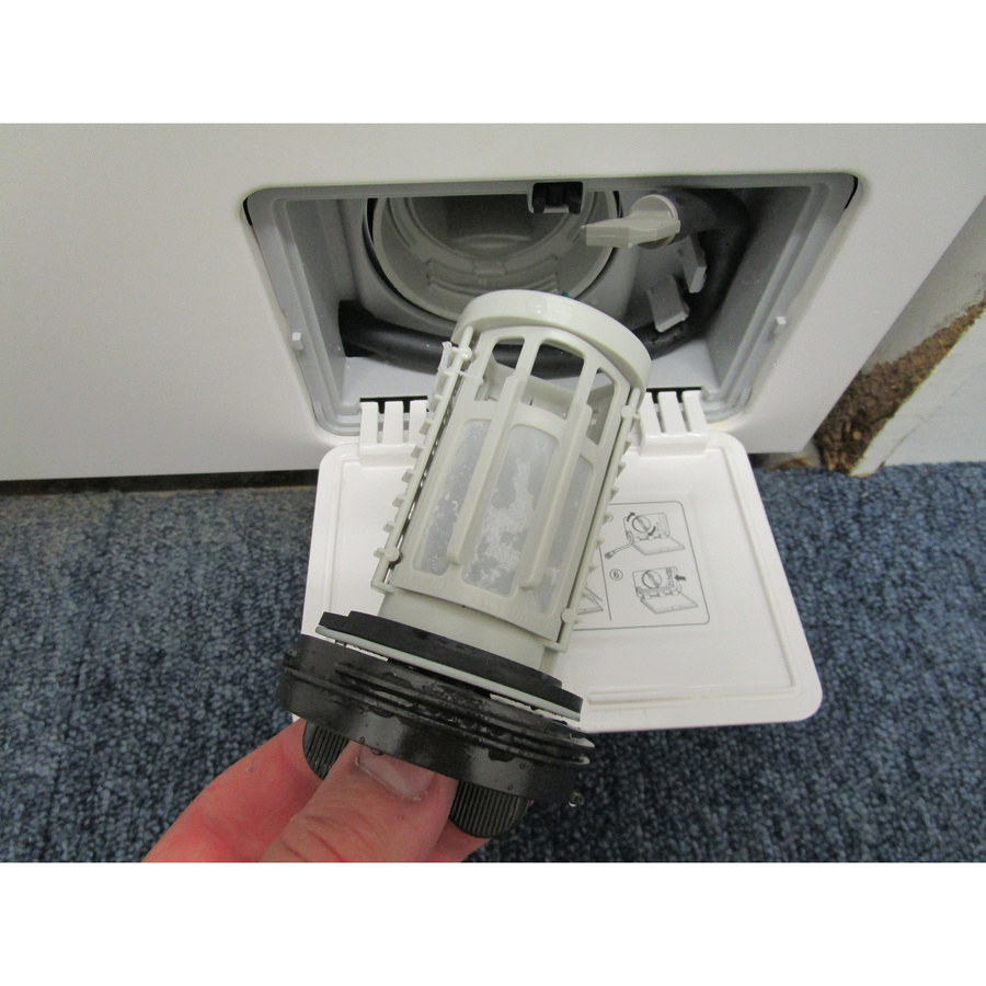 LG F14X71WHST - Filtre de vidange dévissé