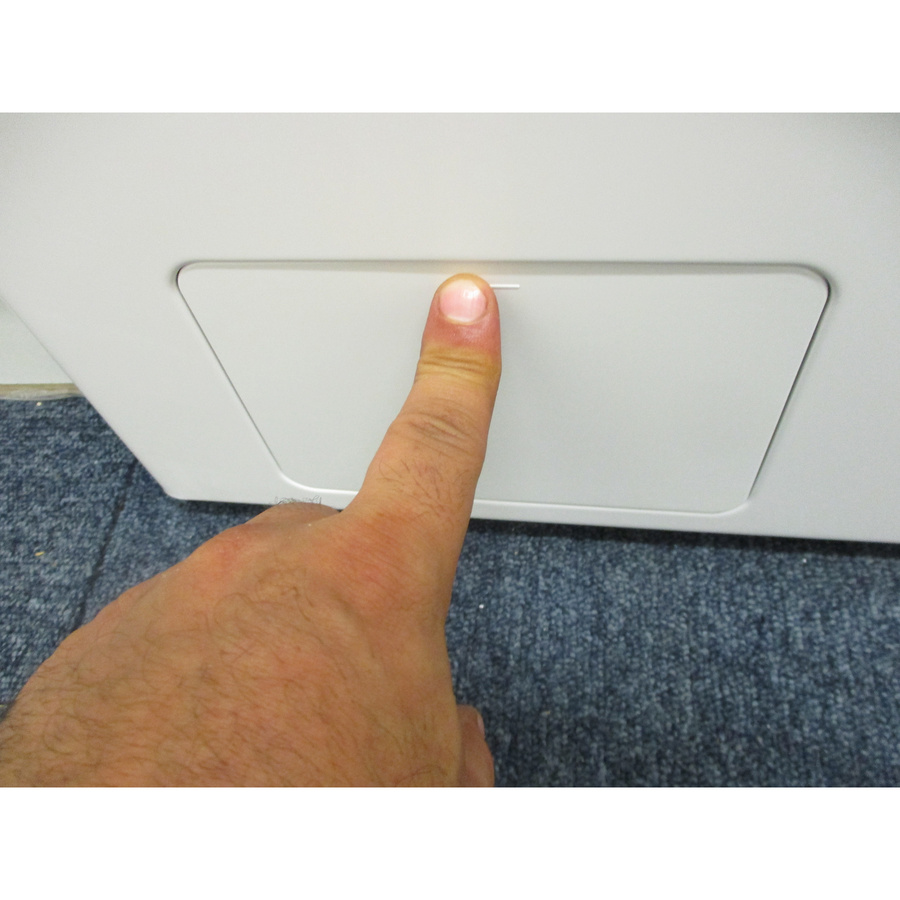 LG F20F12WST - Ouverture de la trappe du filtre de vidange