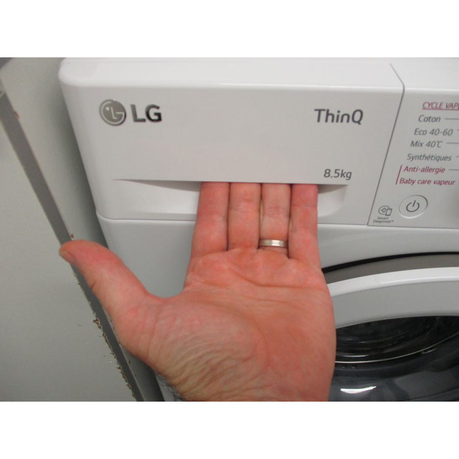 LG F82AV33WHS - Ouverture du tiroir à détergents