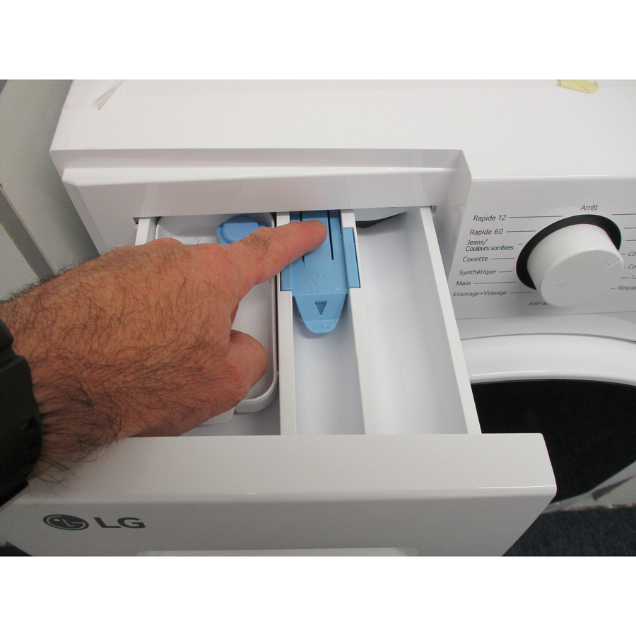 LG F82D13WHS - Bouton de retrait du bac à produits