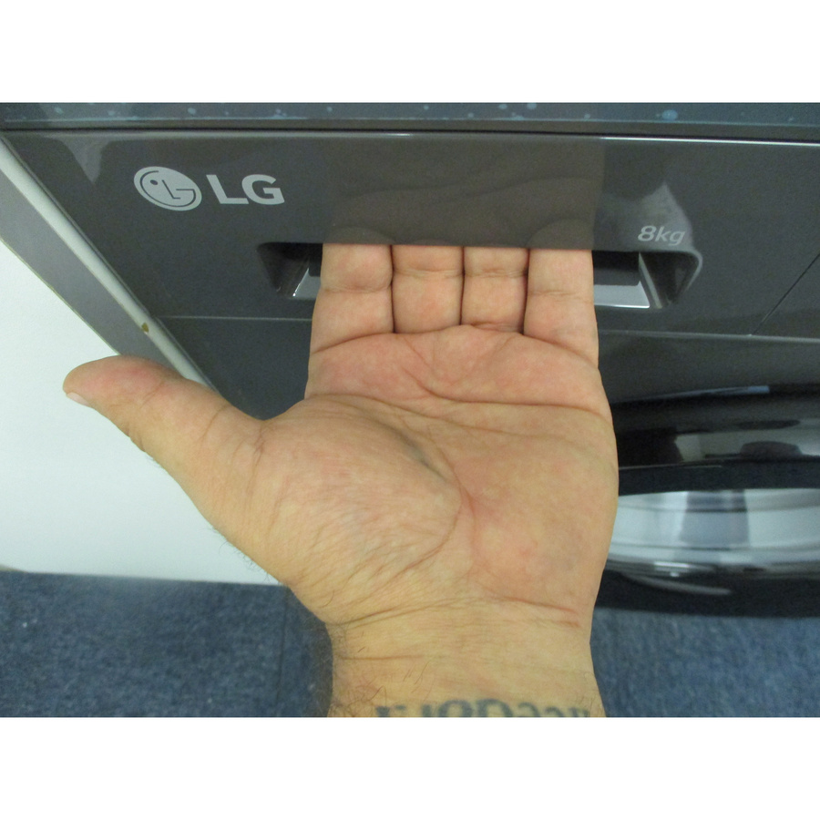 LG F84B15MBS - Ouverture du tiroir à détergents