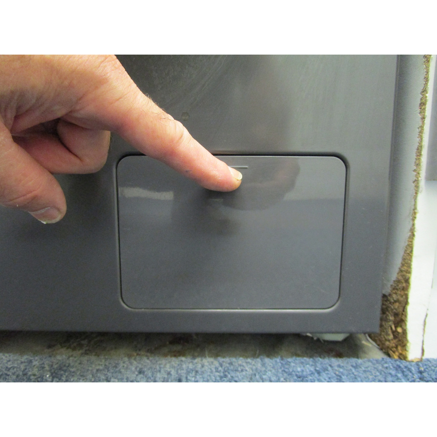 LG F94B15MBS - Ouverture de la trappe du filtre de vidange