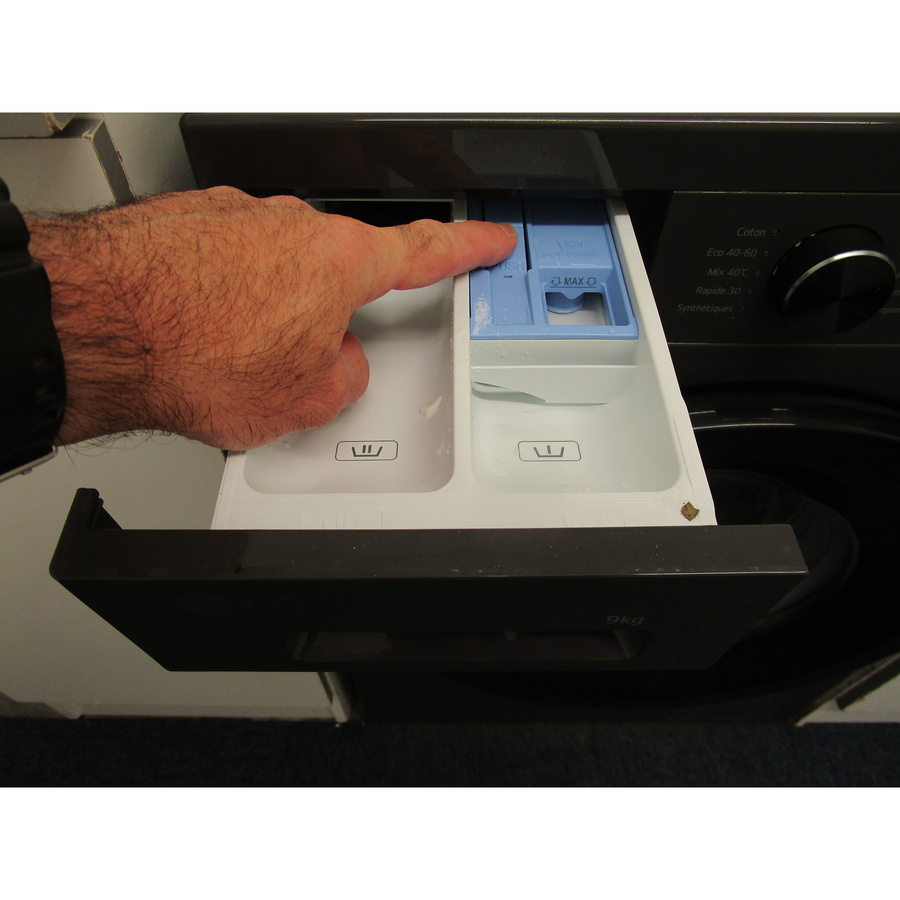 LG F94B15MBS - Bouton de retrait du bac à produits