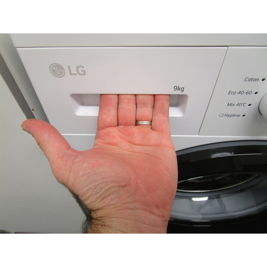 LG F94N15WHS - Ouverture du tiroir à détergents