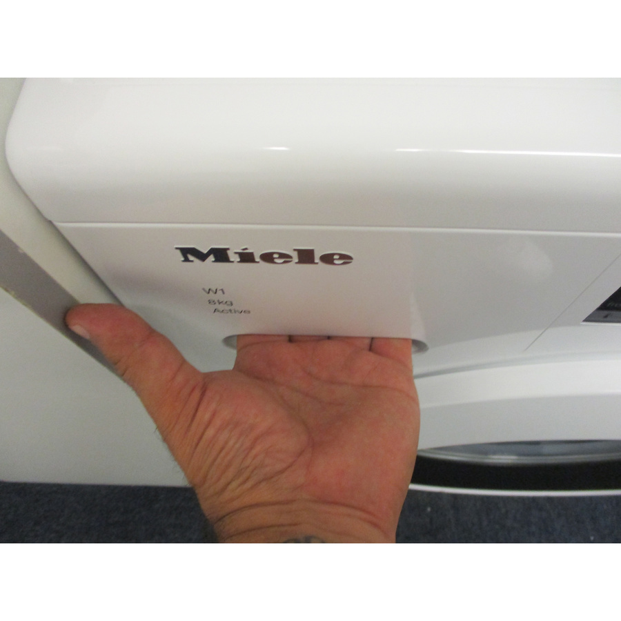 Miele WCA 120 WCS - Ouverture du tiroir à détergents