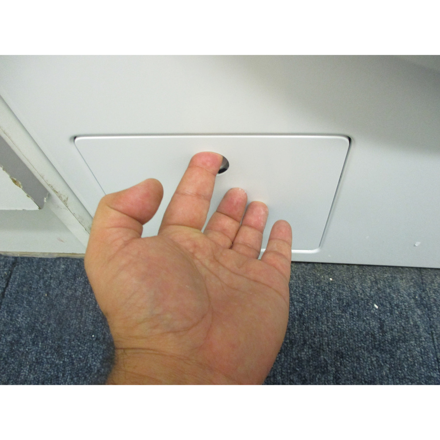 Miele WCA 120 WCS - Ouverture de la trappe du filtre de vidange