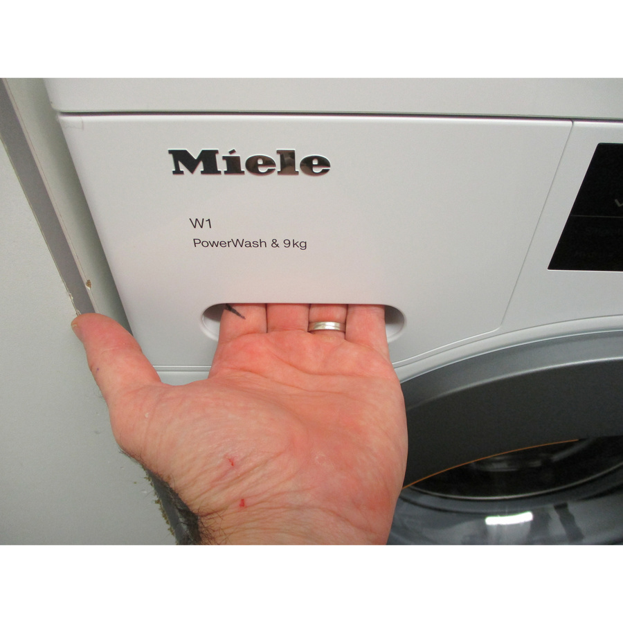 Miele WCG 360 WCS - Ouverture du tiroir à détergents