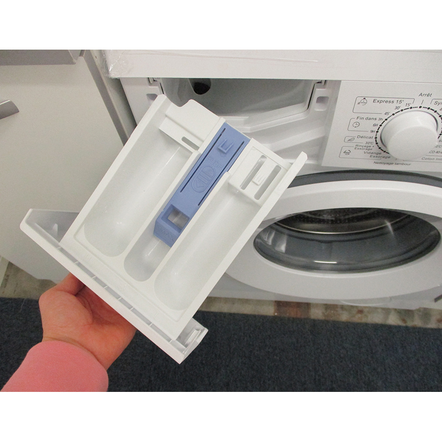 Proline (Darty) FP6120WH - Retrait du bac à produit