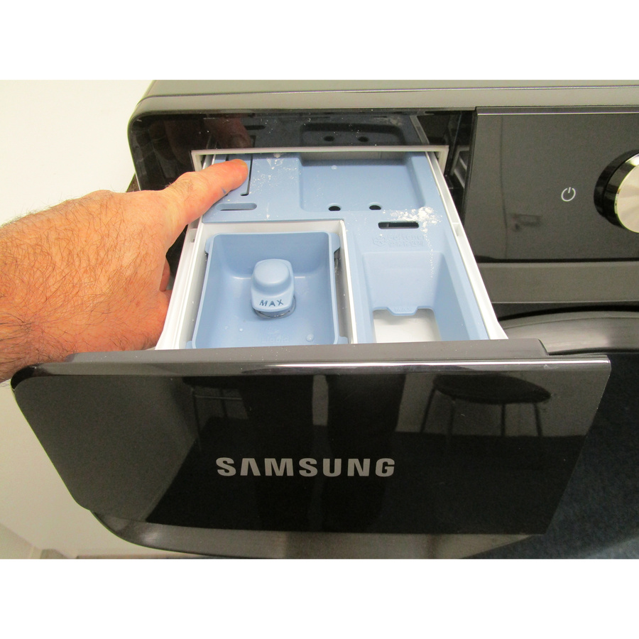 Samsung WF20DG8650BV - Bouton de retrait du bac à produits