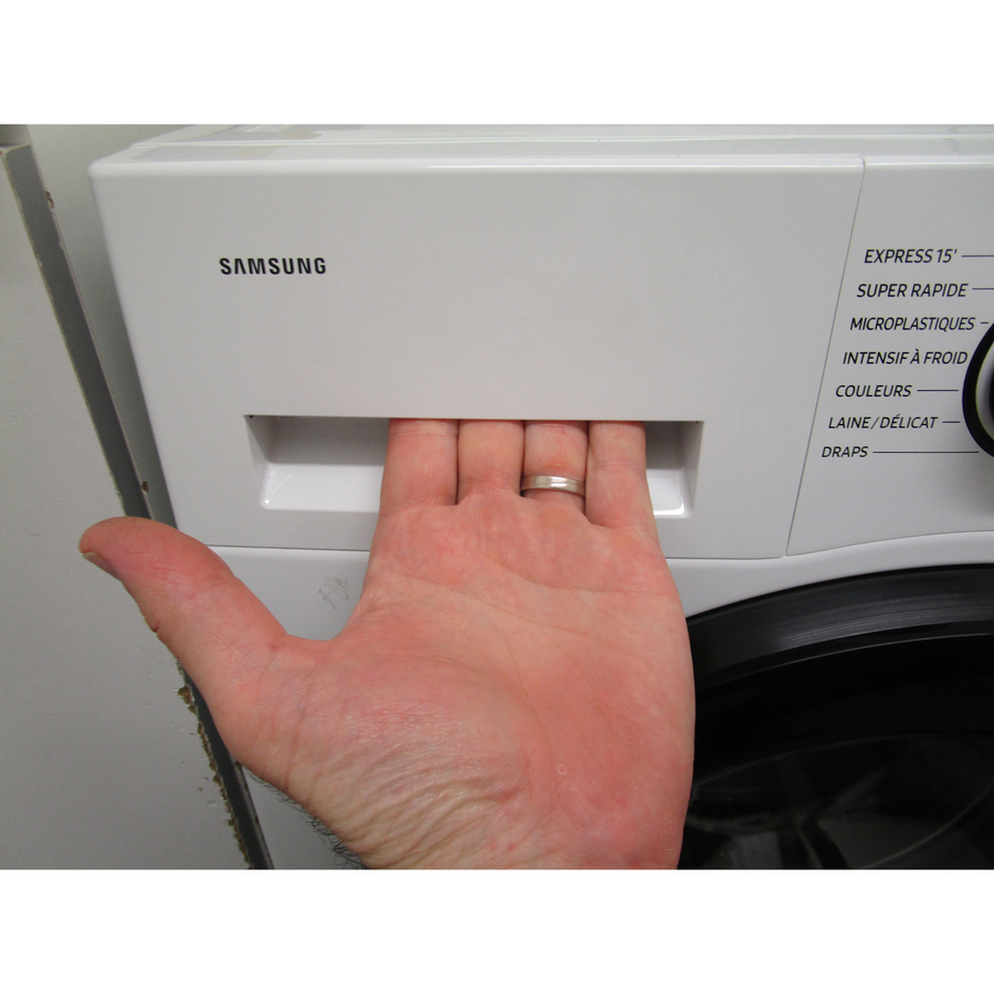 Samsung WW11DG5B25AH - Ouverture du tiroir à détergents
