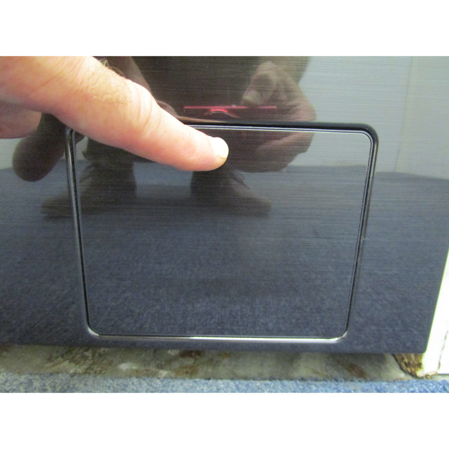 Samsung WW90DB7U94GB - Ouverture de la trappe du filtre de vidange