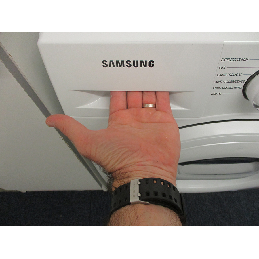 Samsung WW90T4540TE/EF - Ouverture du tiroir à détergents