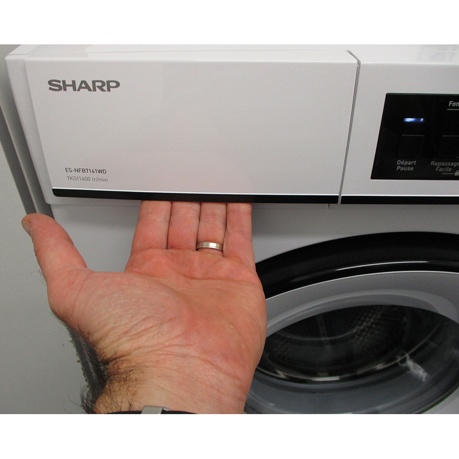Sharp ESNFB7141WD - Angle d'ouverture de la porte