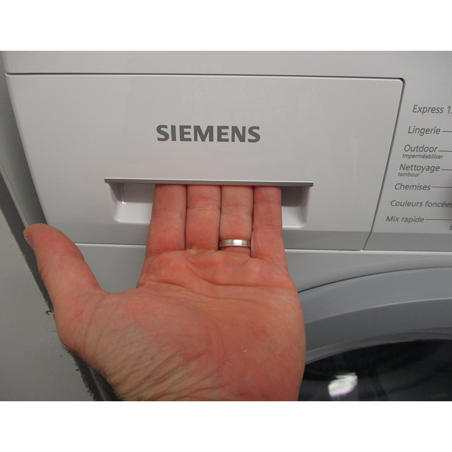 Siemens WM14N107FF - Ouverture de la trappe du filtre de vidange
