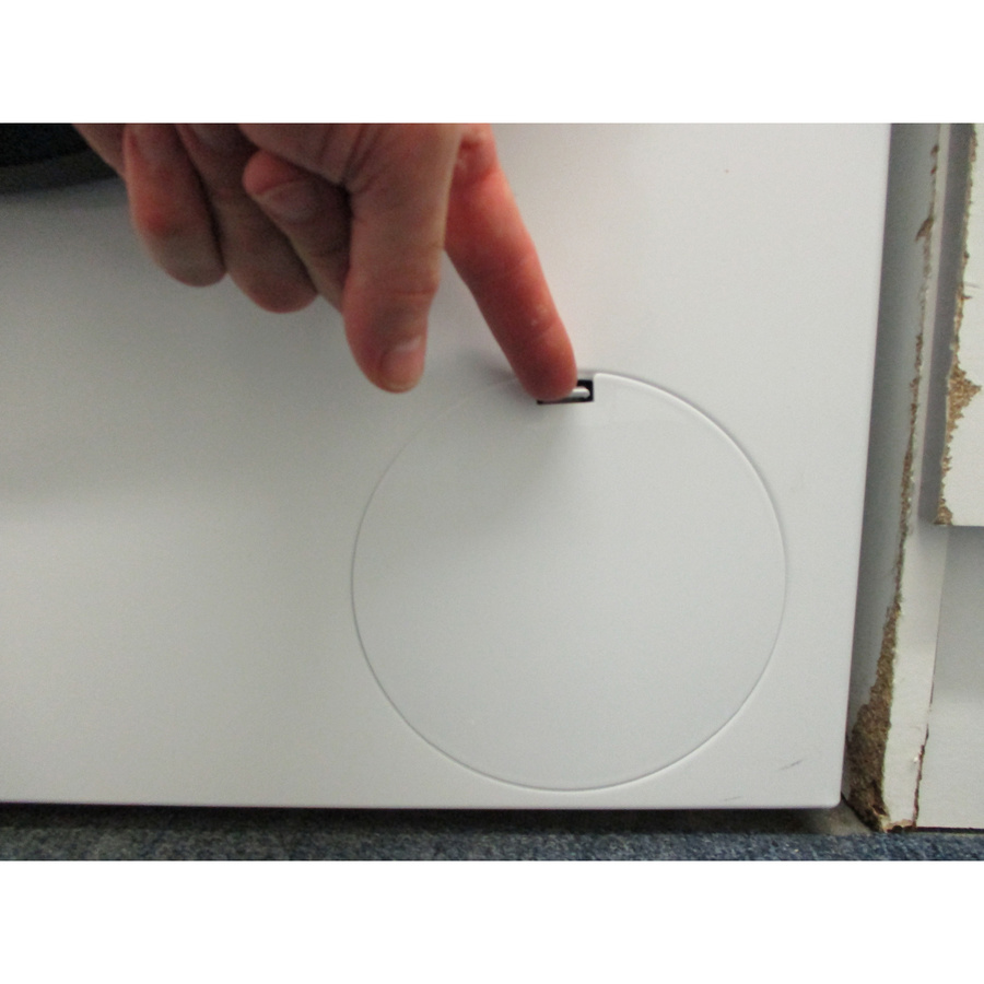 Siemens WM14N117FR - Ouverture de la trappe du filtre de vidange