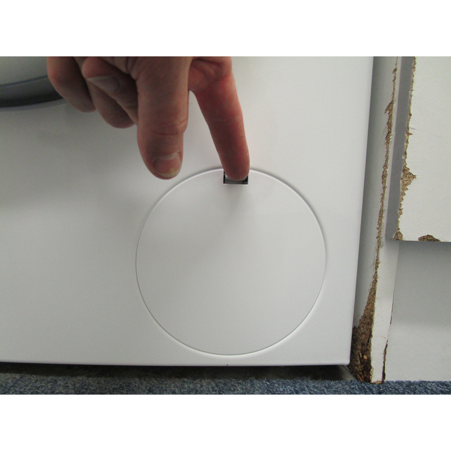 Siemens WU14UT60FR - Ouverture de la trappe du filtre de vidange