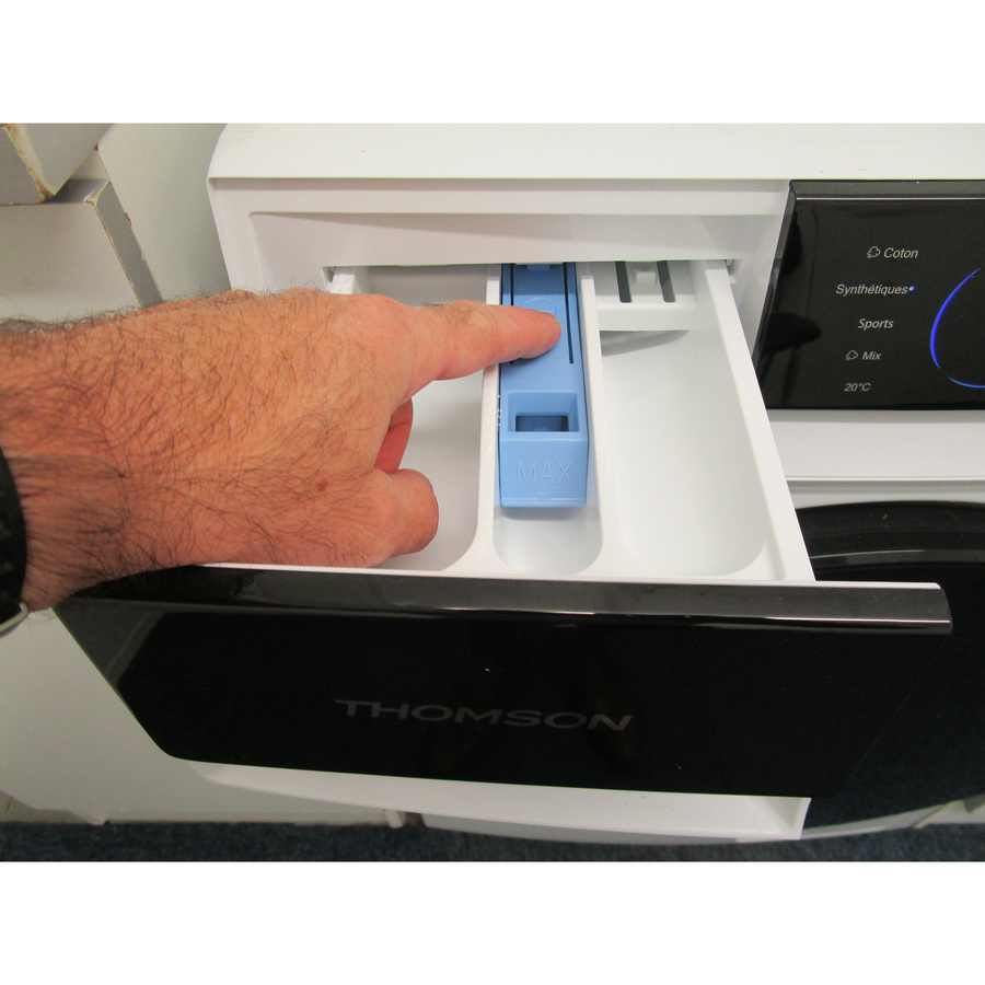 Thomson (Darty) TW148AM10WHCS - Bouton de retrait du bac à produits