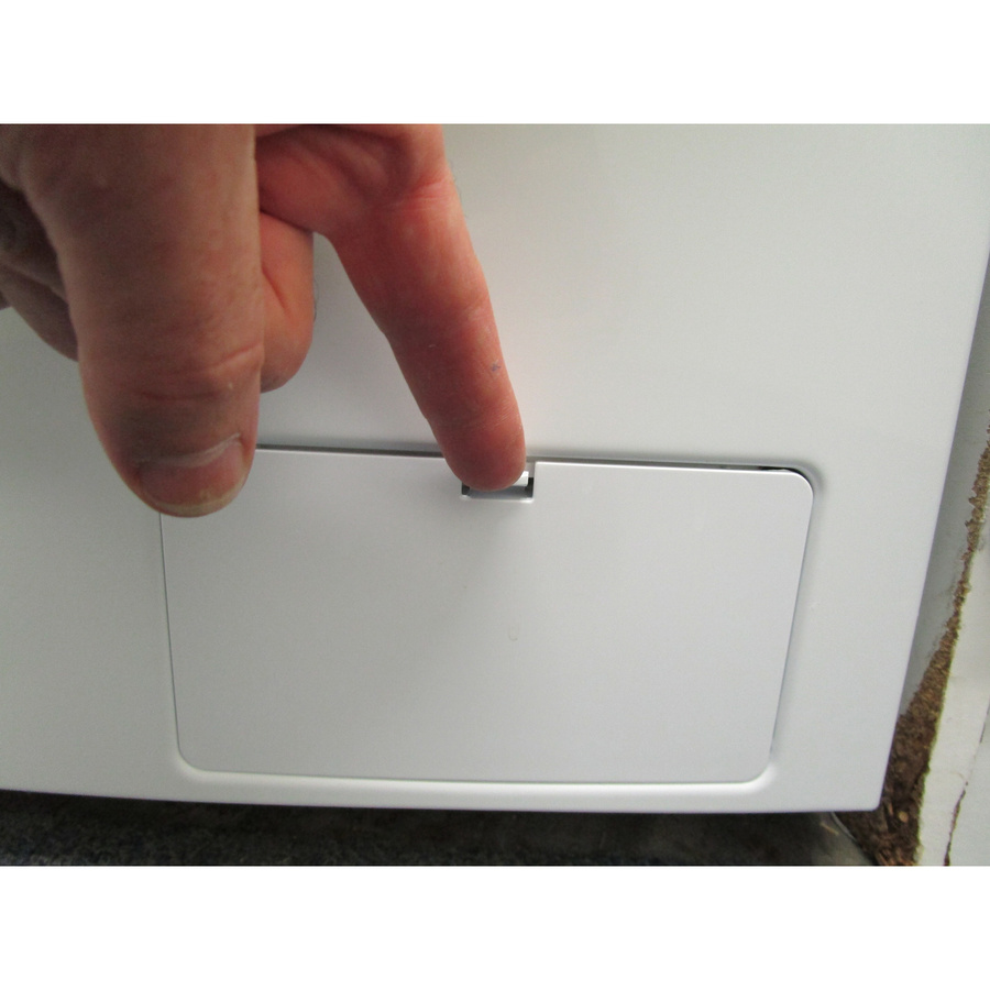 Thomson (Darty) TW148AM10WHCS - Ouverture de la trappe du filtre de vidange