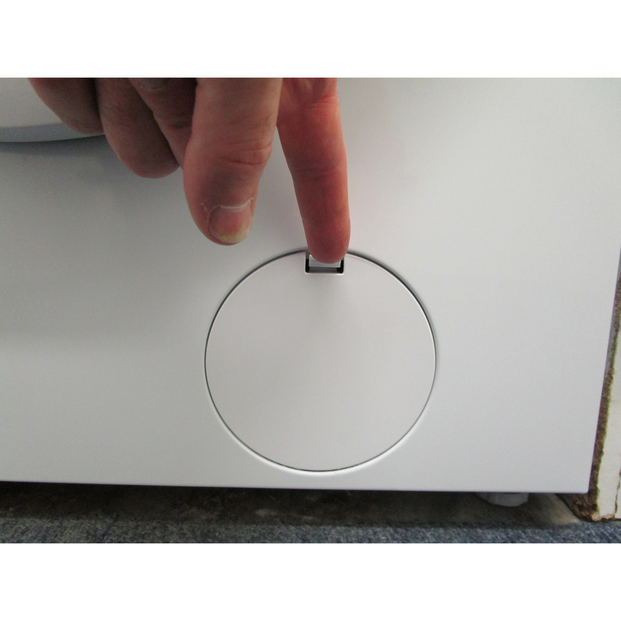 Valberg (Electro Dépôt) WF 612 D W566C - Ouverture de la trappe du filtre de vidange