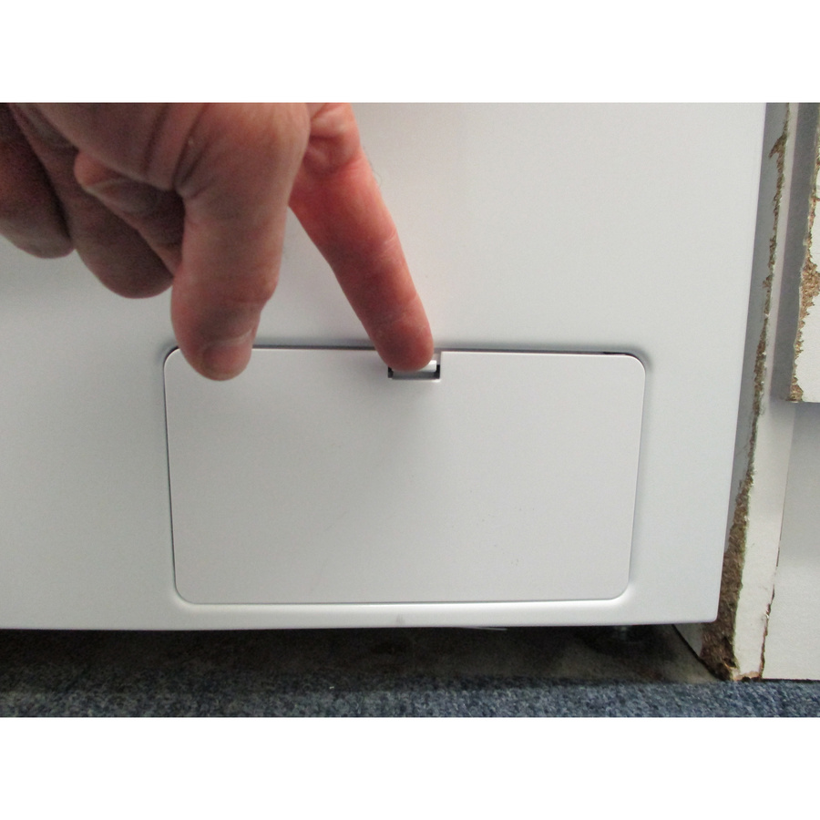 Valberg (Electro Dépôt) WF 714 A W566C - Ouverture de la trappe du filtre de vidange