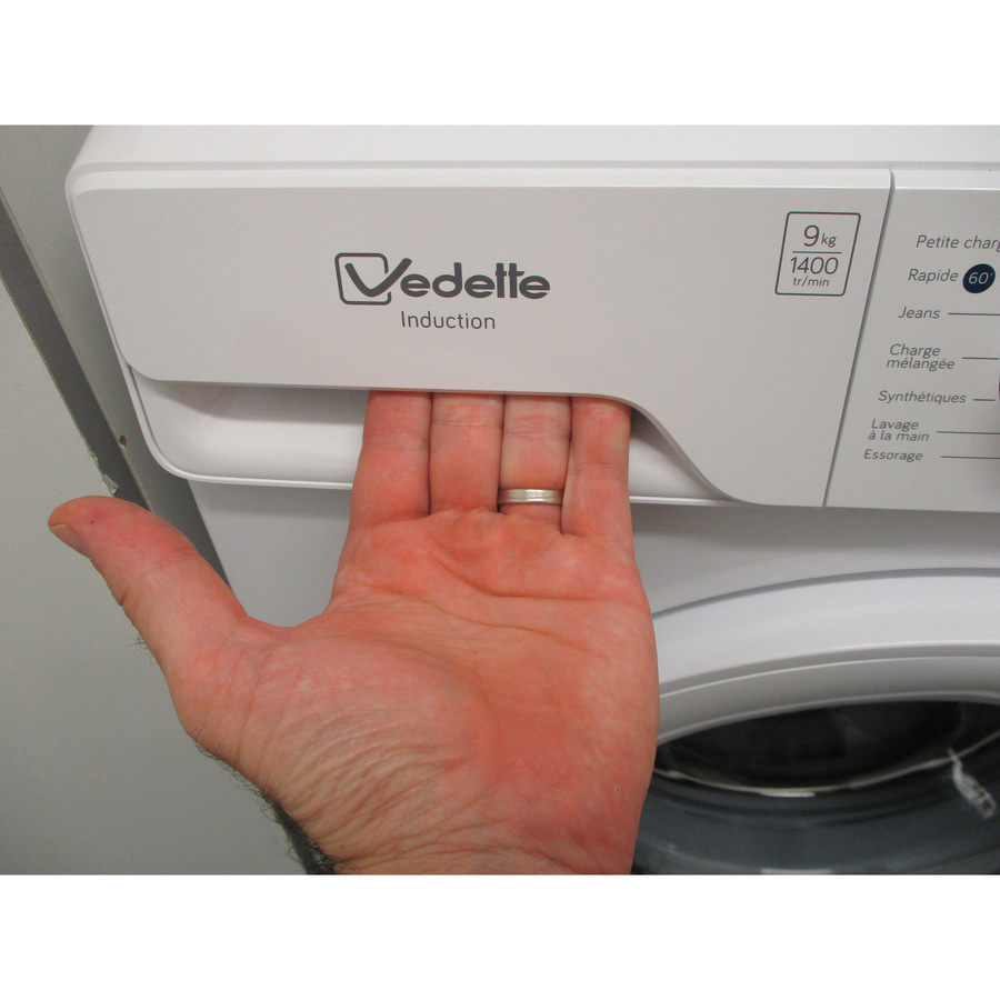 Vedette LFV294QW - Ouverture du tiroir à détergents