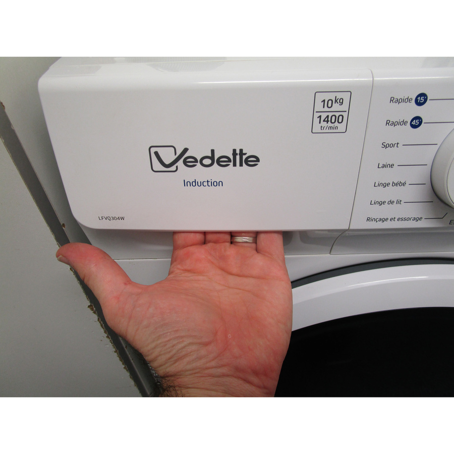 Vedette LFVQ304W - Ouverture du tiroir à détergents