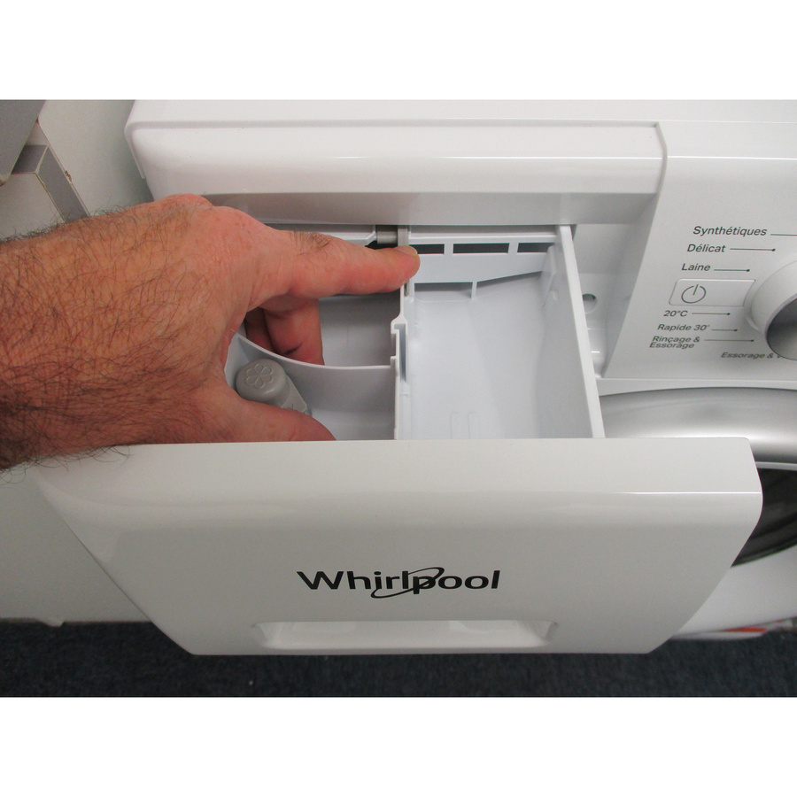 Whirlpool FFB10469SVFR - Bouton de retrait du bac à produits