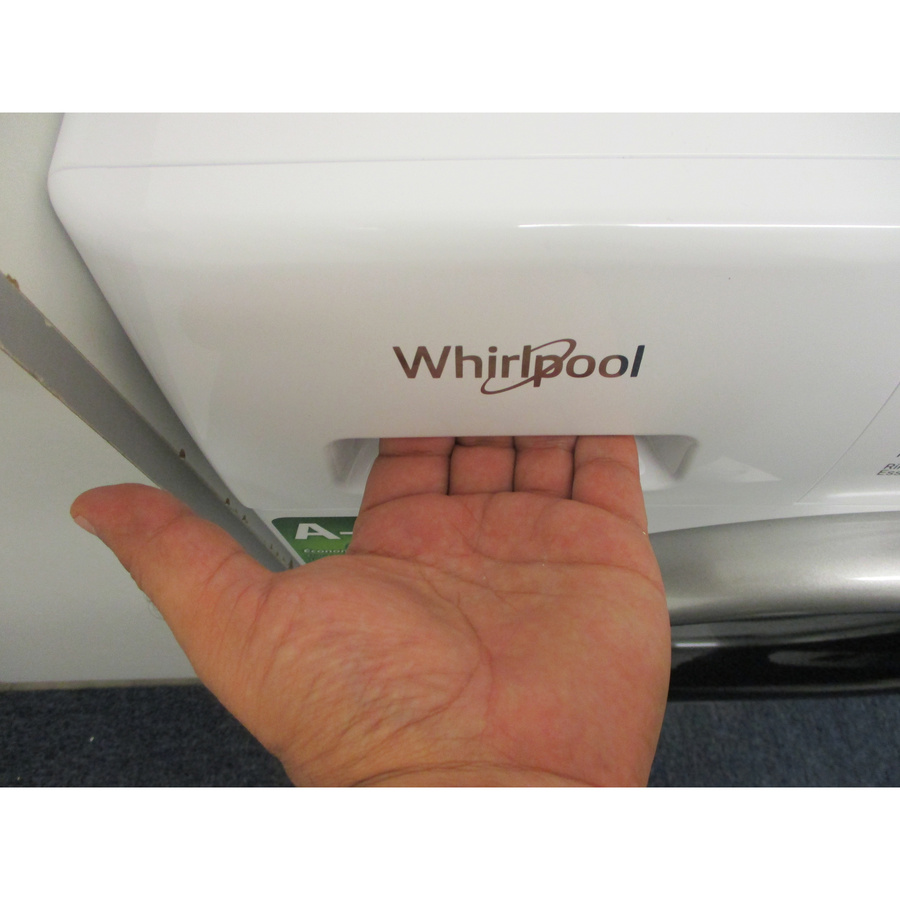 Whirlpool FFBR10489BSVFR - Ouverture du tiroir à détergents