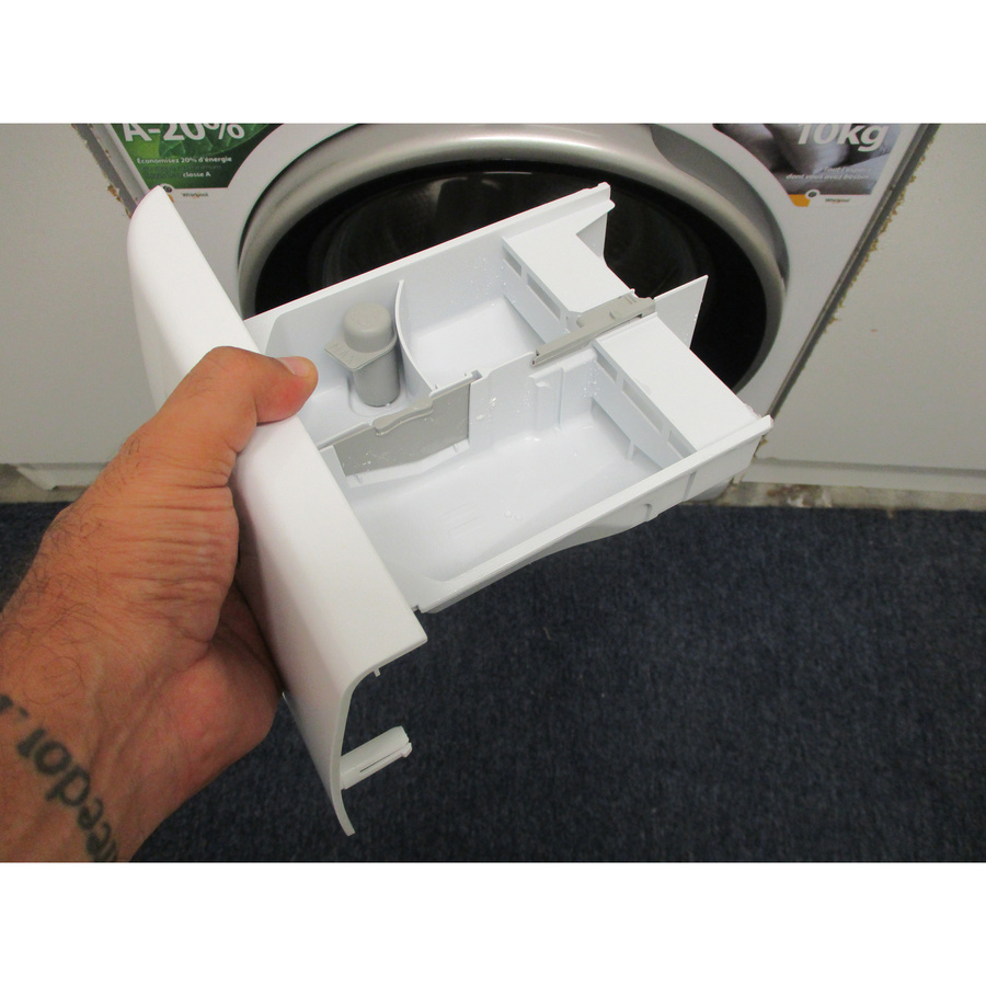 Whirlpool FFBR10489BSVFR - Retrait du bac à produit
