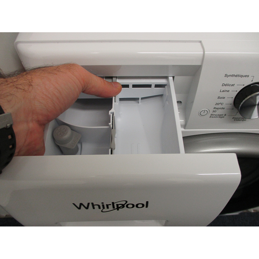 Whirlpool FFDD9458BSVFR - Bouton de retrait du bac à produits