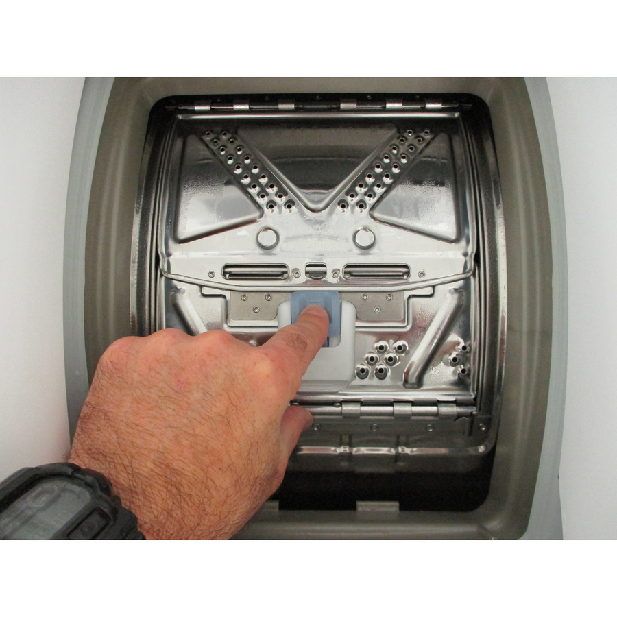 Whirlpool TDLR6248FR/N - Bouton d'ouverture des portillons