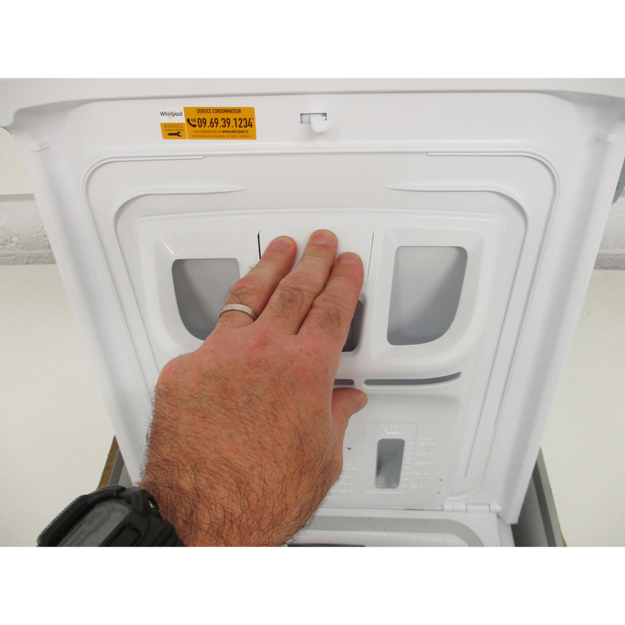 Whirlpool TDLR72223SSFR/N - Bouton de retrait du bac à produits