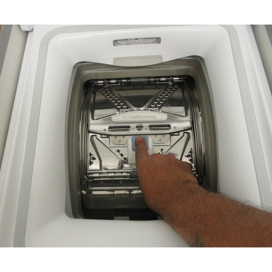 Whirlpool TDLRB65342BSFR - Bouton d'ouverture des portillons
