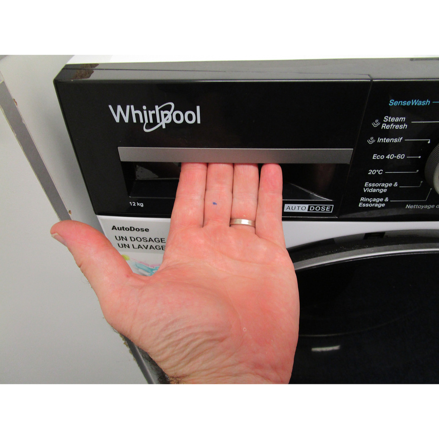 Whirlpool WPM27WADSFR - Ouverture du tiroir à détergents