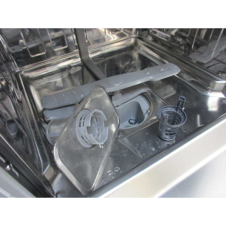 Beko BDFN15D431W - Réservoir à sel et retrait du filtre