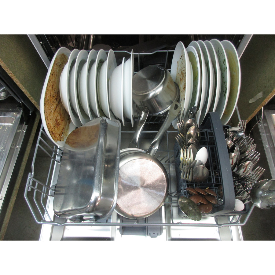 Beko BDFN15D431W - Rangement panier inférieur