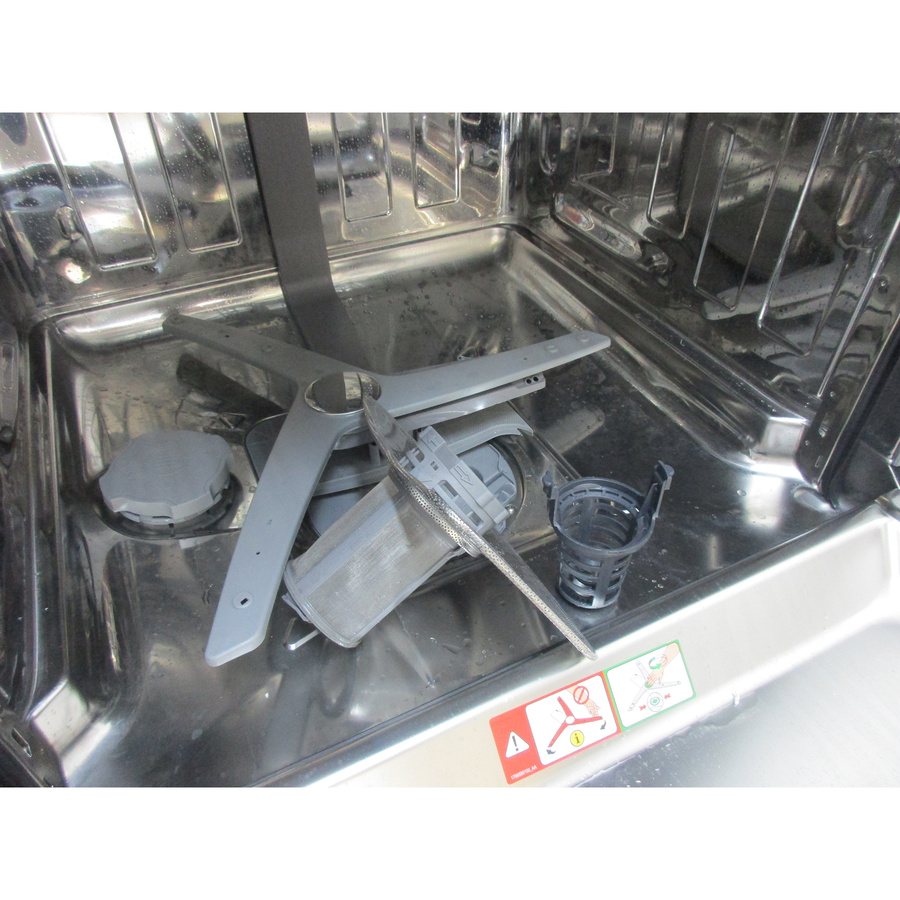 Beko BDFN26440WC - Réservoir à sel et retrait du filtre