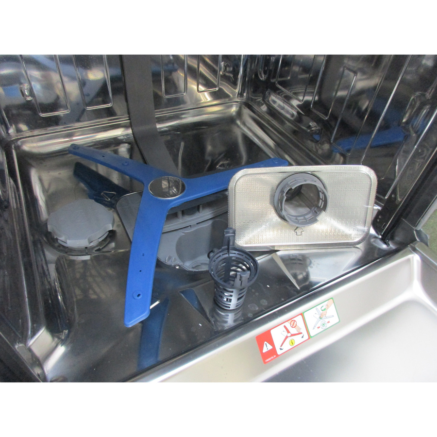 Beko BDIN28470C - Réservoir à sel et retrait du filtre