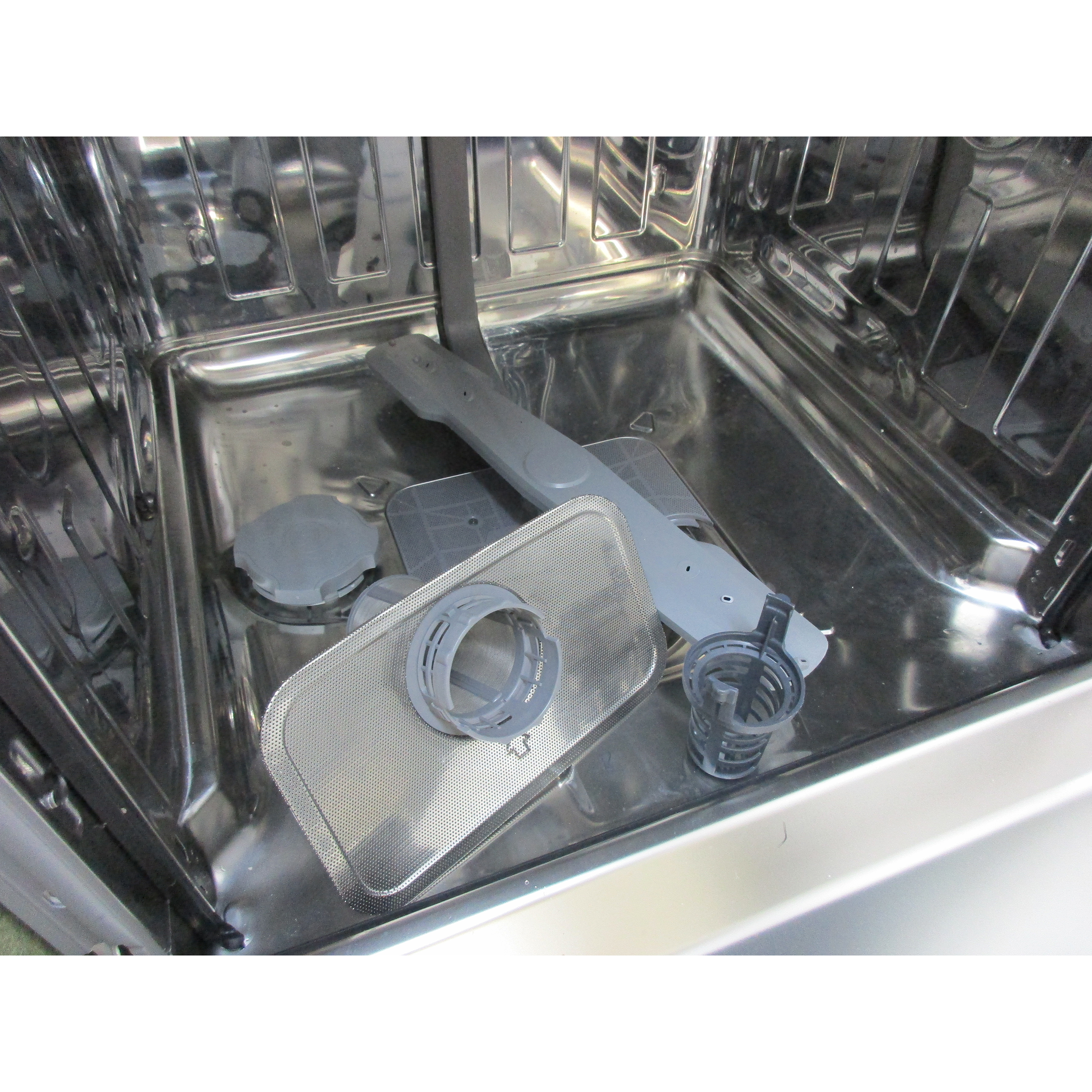 Beko BLVI70F - Réservoir à sel et retrait du filtre