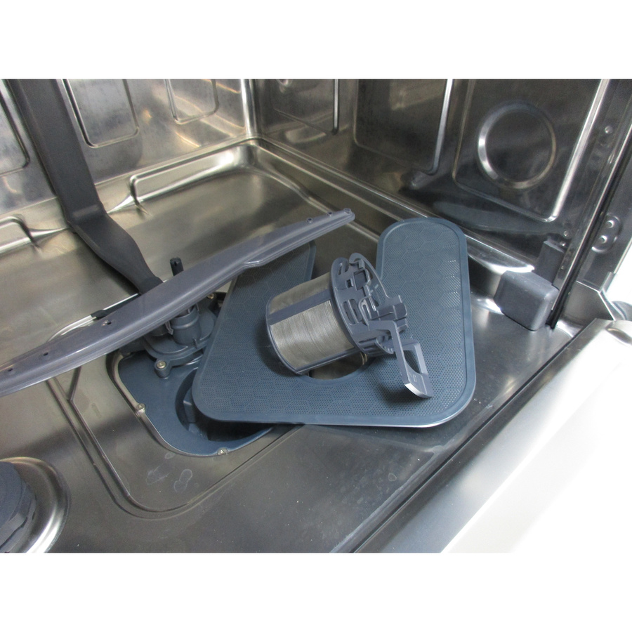 Candy CF5C4F0W - Réservoir à sel et retrait du filtre